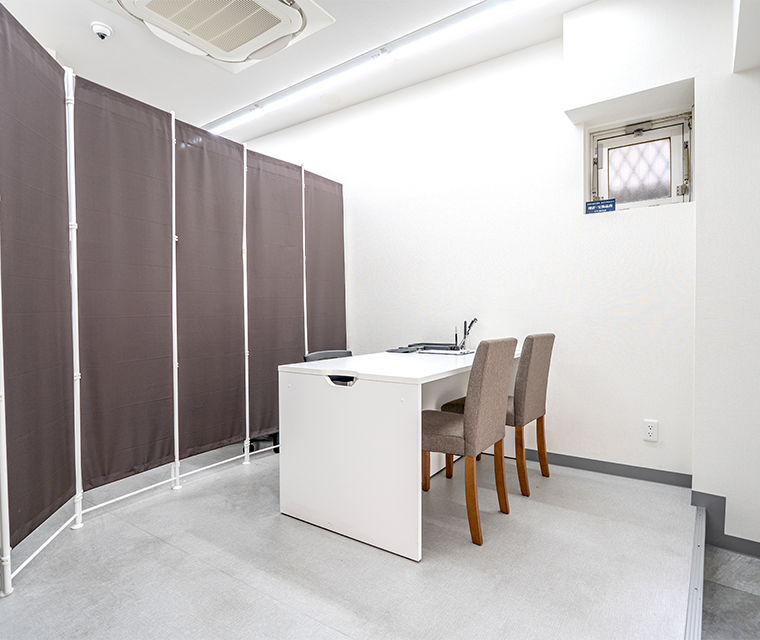 Vサインの商談スペース