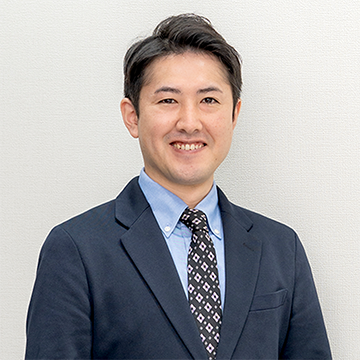 笑顔のVサインスタッフ2